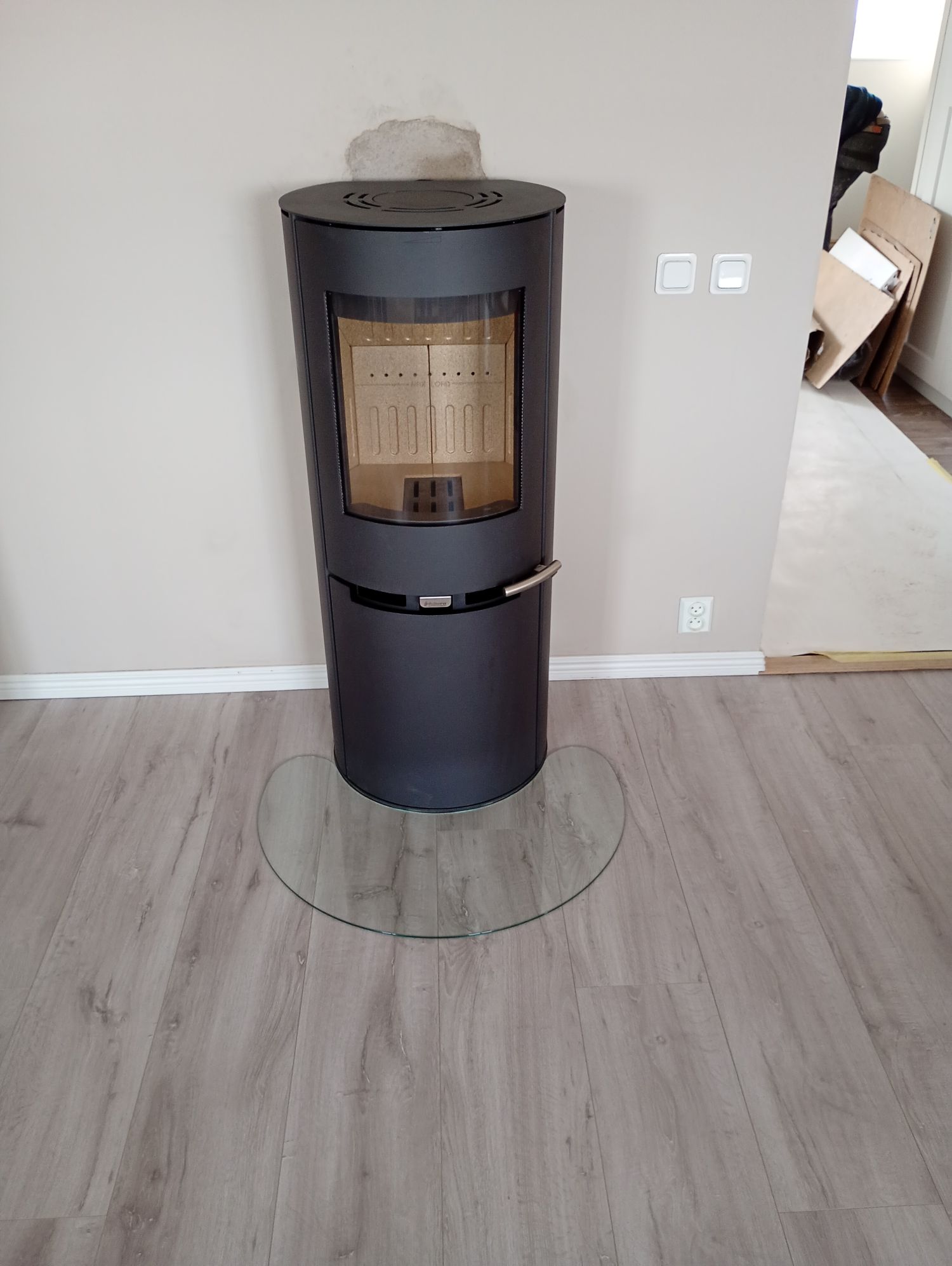 Modern braskamin installerad av murare i Linköping